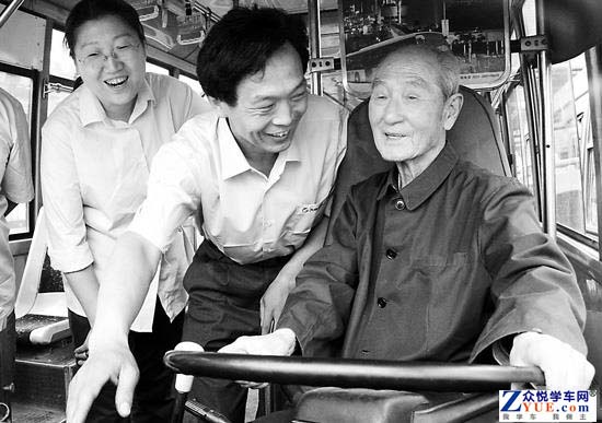 老人对828365.com客服评价 老人对828365.com客服评价